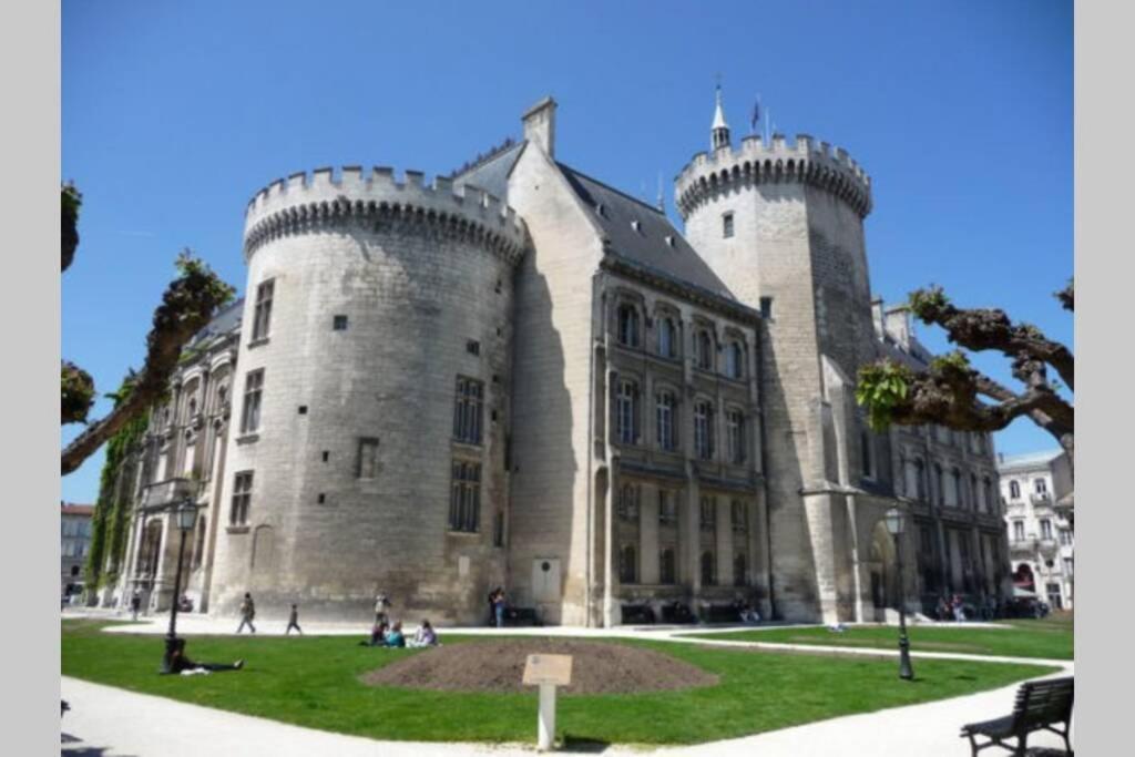 L'Atelier - 500M Musee Bd Angouleme Exterior photo